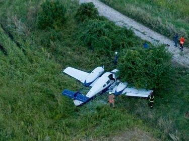 Малък самолет падна, пилотът загина