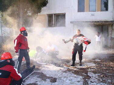 БЧК и пожарната показват как се спасяват хора при много инциденти