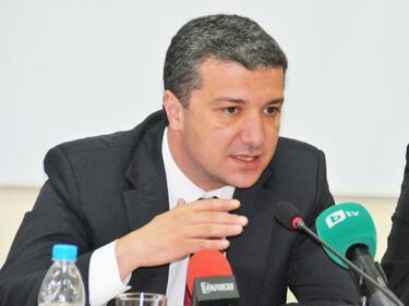 Стойнев: Бедността и здравеопазването  - основни проблеми на българите
