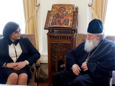 Корнелия Нинова се срещна с патриарх Неофит