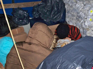 Близо 50 нелегални мигранти хванати край Сливница