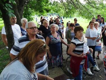 Протестни автошествия срещу високите цени на горивата блокираха ключови пътища
