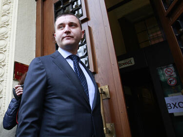 Горанов ползва безвъзмездно апартамента на кръстника си заради земетресението от 2012-а