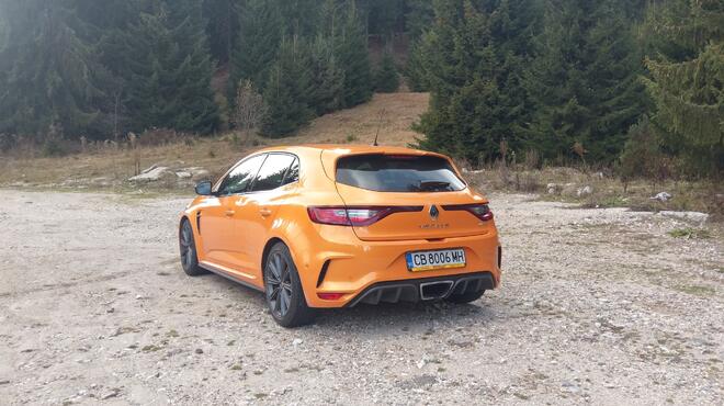 ЗвеRSкият Megane 4.0 наистина има свое сърце (СНИМКИ)