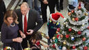 Радев и деца на „Българската Коледа“ украсиха елхата в Президентството