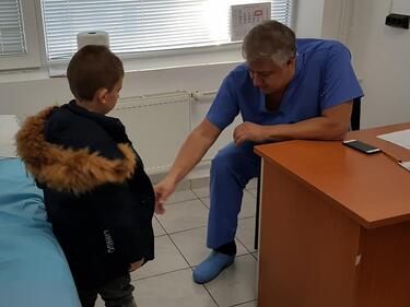 Лекарите от „Пирогов“ прегледаха 300 деца в Разград