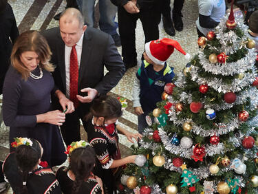 Президентът и съпругата му ще присъстват на спектакъла за „Българската Коледа“