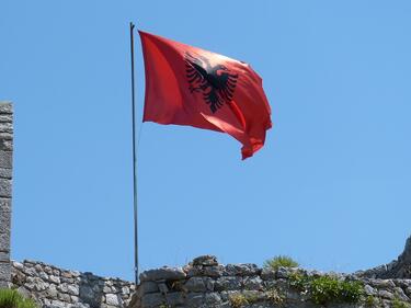 Албания огласи по случайност важна информация за свои агенти
