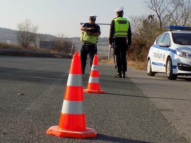 Пътна полиция изкуствено забавя трафика към София по „Хемус“