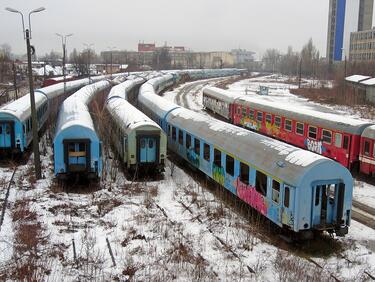 Два товарни вагона дерайлираха на гара в Перник
