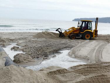 Двама получиха обвинения за унищожените дюни на „Смокиня“