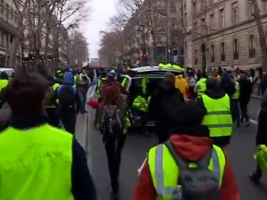 „Жълтите жилетки” протестират в Париж