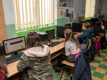 Нови компютри от България за македонско училище