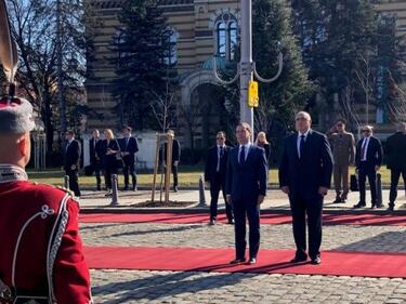 Борисов и Медведев обсъдиха перспективите в туризма на българо-руски форум
