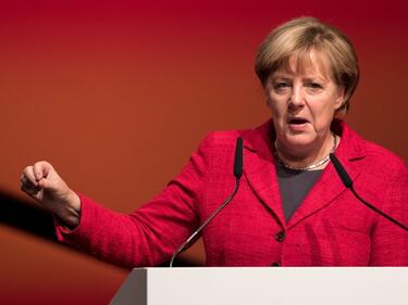 Двама от трима германци искат Меркел да довърши мандата си