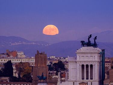 Чурвеева луна изгрява тази вечер