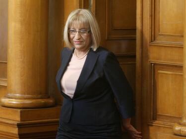 Десислава Ахладова ще замести временно Цачева като правосъден министър
