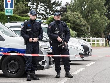 Задържаха заподозрени за подготвяне на атентат във Франция
