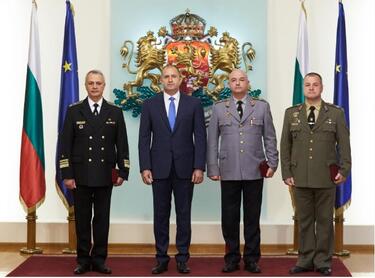 Нови пагони за трима висши военни в навечерието на Деня на храбростта