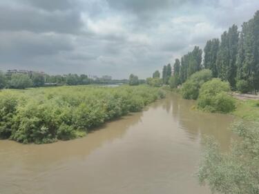 река Марица е мътна и вещаее сериозни неприятности за пловдивчани, ако прогнозите за нови валежи се сбъднат