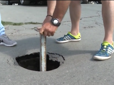 3-метрова дупка зейна в софийския квартал "Редута"
