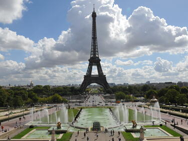 Париж ще спира автобусите с туристи да стигат до центъра
