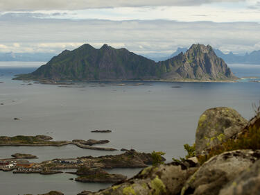Фотоизложба разказва за норвежки острови и съзвучието с природата
