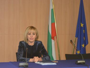 Манолова вкарва в парламента проекта си за Закон за личния фалит