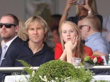 Павел Недвед зараяза жена си заради младо гадже - връстница на щерка му