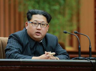 КНДР тества ново оръжие, Ким Чен Ун наблюдава
