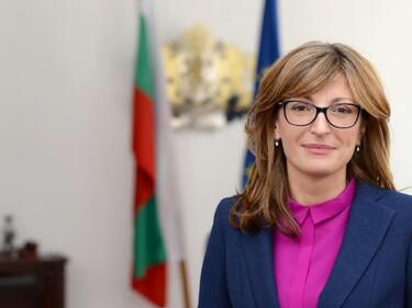 Екатерина Захариева заминава на посещение в Румъния
