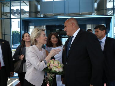 Премиерът посрещна лично на летището новата шефка на ЕК