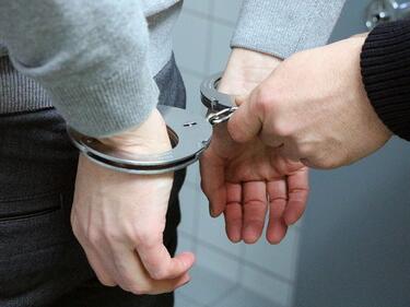Девет души са арестувани при акция срещу наркотразпространението в Бургас
