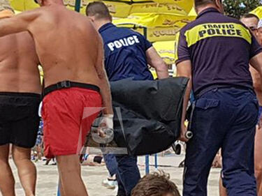 Зловеща гледка на плажа в Созопол - морето изхвърли труп на жена