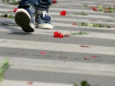 Кола погуби момиче на пешеходна пътека в Сливен
