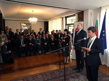 Радев награди петима японци с български ордени
