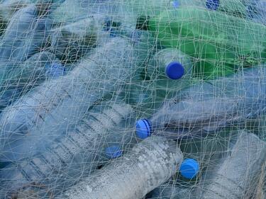 Кораб на холандско НПО ще събира по 50 т пластмаса на ден от океана