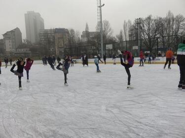 Ледената пързалка във Враца започва да работи от днес