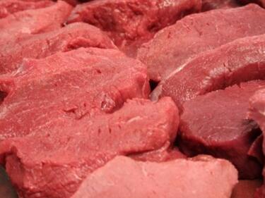 Откриха нарушения във везни за продажба на месо преди Коледа
