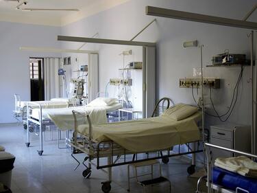 Горялата белодробна болница в София ще заработи отново в понеделник
