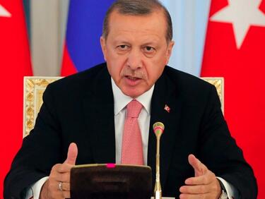 Ердоган алармира за 250 хил. сирийци, тръгнали към Турция