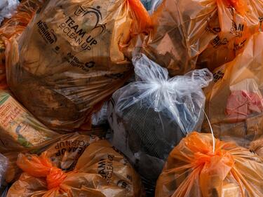 Още 102 контейнера боклук от Италия на варненското пристанище