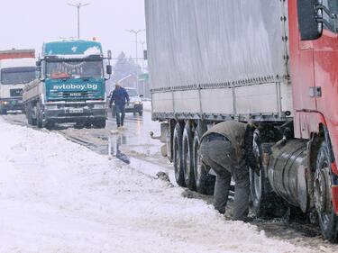 Започват да пускат камионите по „Хемус“ към Варна