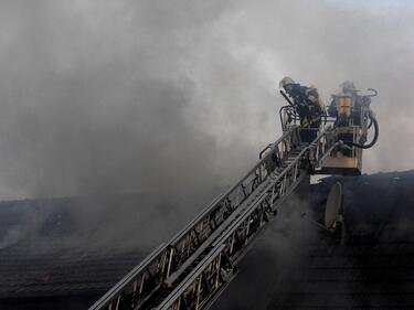 Пожар наложи евакуацията на 400 души от хотел в Пампорово