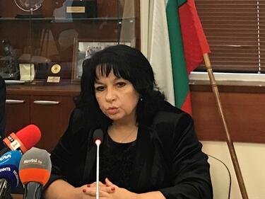 Петкова: Изцяло свободен пазар на ток у нас най-късно през 2025 г.