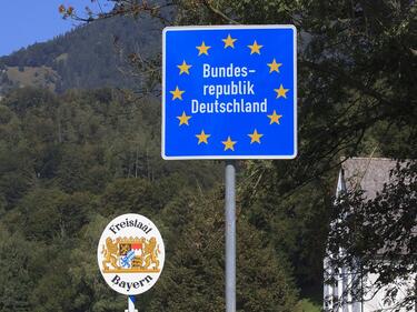 Германия затваря границите си с Франция, Швейцария и Австрия