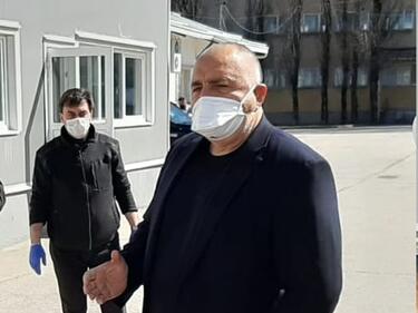 Борисов: Заводи, останали без поръчки, се спасяват с производство на защитни материали