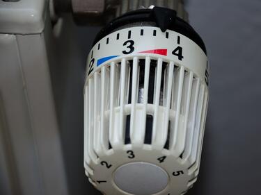 Започва поетапно спиране на отоплението в София
