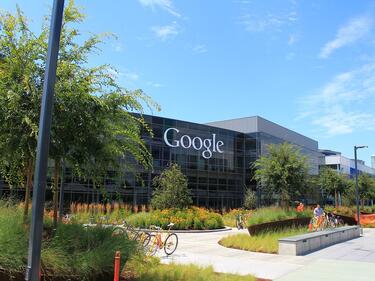 COVID-19 спира Google да назначава нови работници