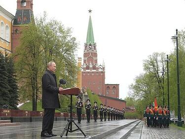 Путин на Деня на победата: Непобедими сме, когато сме единни
